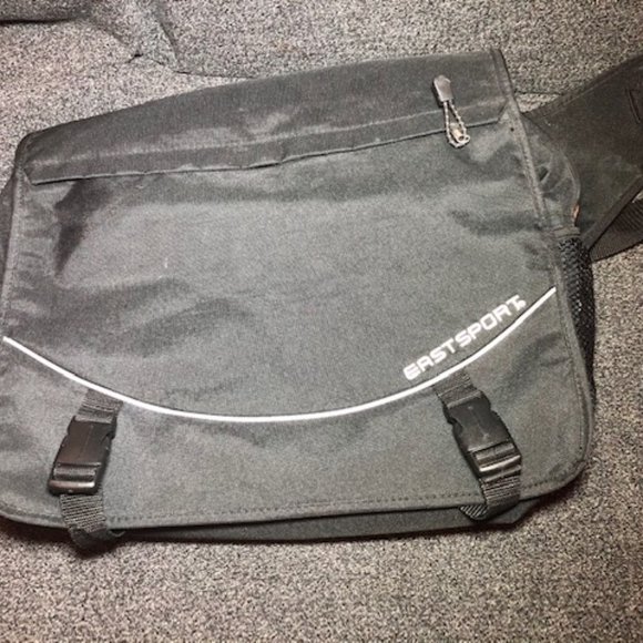 East Sport Messenger Travel Bag Weekender Instead of a Backpack - Picture 2 of 3